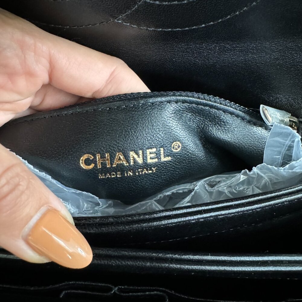 100% authentic CHANEL Trendy Small Chevron in Black Lambskin GHW - Picture 6 of 16